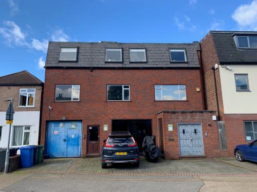 135 Red Lion Road, Surbiton, KT6