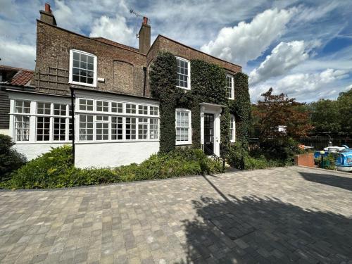 Riverside, 8 Lower Teddington Road, Hampton Wick, Kingston Upon Thames, KT1