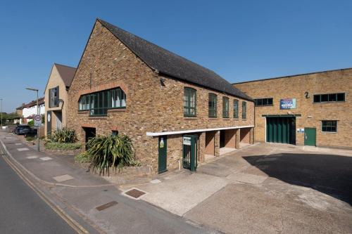 1, Ferry Works Summer Road, Thames Ditton, KT7