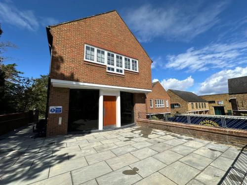 Foundry House, Summer Road, Thames Ditton, KT7
