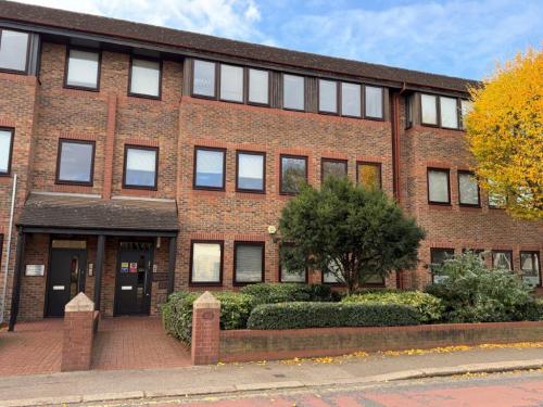 82 Coombe Road, New Malden, KT3