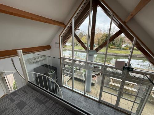 Thameside House, Hurst Road, East Molesey, East Molesey, KT8