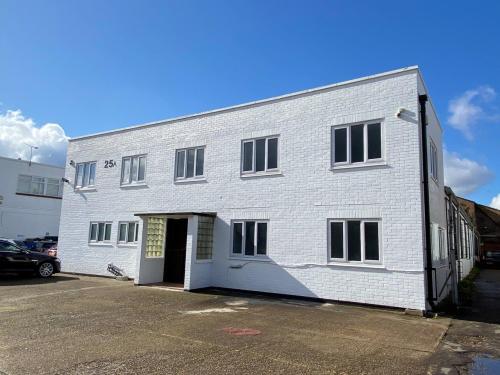 25a Lyon Road, Hersham, Walton on Thames, KT12