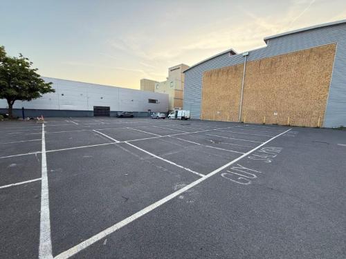 Unit 8A Kingston House, Portsmouth Road, Surbiton, KT6