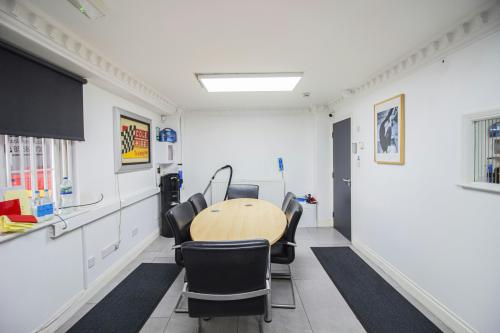 Westar House, 690 Great West Road, Isleworth, TW7