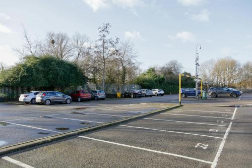 Unit 9, Mole Business Park, Leatherhead, KT22