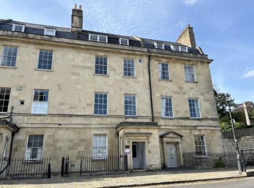 2 Queens Parade, Bath, BA1