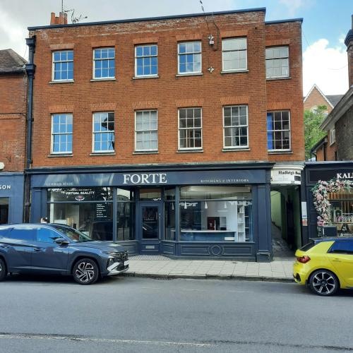Hadleigh House, 232 High Street, Guildford, GU1