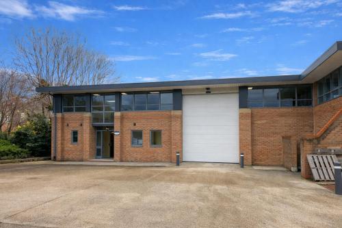 Unit 1 St, Margaret's Business Centre, Twickenham, TW1
