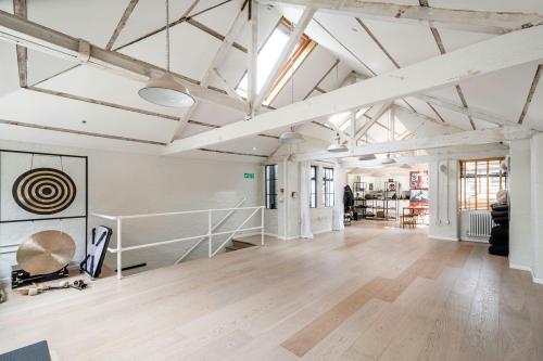 6 Sylvester Path, Hackney, London, E8