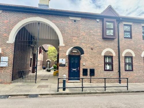 Unit 8 The Courtyard, Meadowbank, Furlong Road, Bourne End, SL8