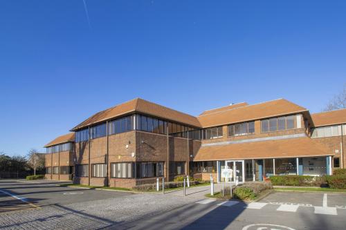 Stokenchurch House, Stokenchurch House, Oxford Road, High Wycombe, HP14