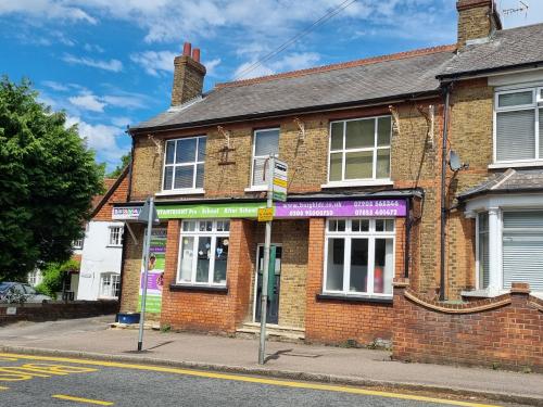 20 Sparrows Herne, Bushey, WD23