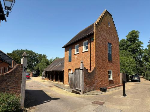 Hatfield Park, 4 Carters Row, Hatfield, AL9
