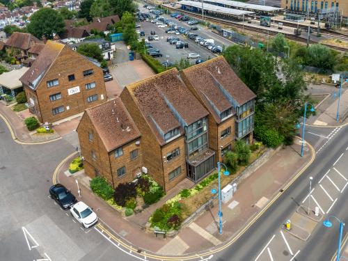 Katherine House, 9-11 Wyllyotts Place, Potters Bar, EN6