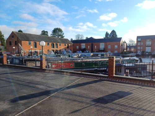 Unit 1A Canal Side, Union Wharf, Market Harborough, LE16