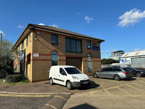 Unit 5, Sovereign Business Centre, Stockingswater Lane, Enfield, EN3