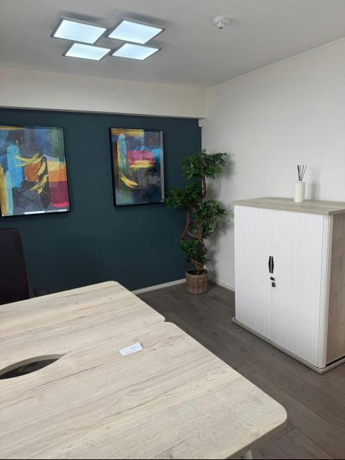 Office 6 Sanderum Centre, 30a Upper High Street, Thame, OX9