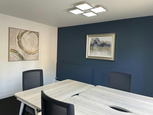 Office 6 Sanderum Centre, 30a Upper High Street, Thame, OX9