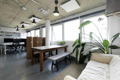 Unit P Reliance Wharf, 2-10 Herford Road, Dalston, London, N1