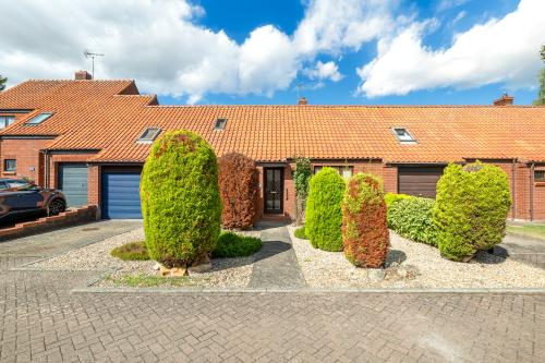8 Halls Court, Back Lane, Dunston, Lincoln, LN4