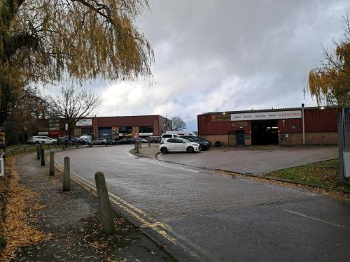 Unit 32, Longshot Industrial Estate, Longshot Lane, Bracknell, RG12