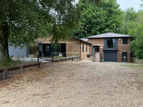 Unit 1 Dolphin House, Abbas Business Centre, Main Road, Itchen Abbas, Winchester, SO21