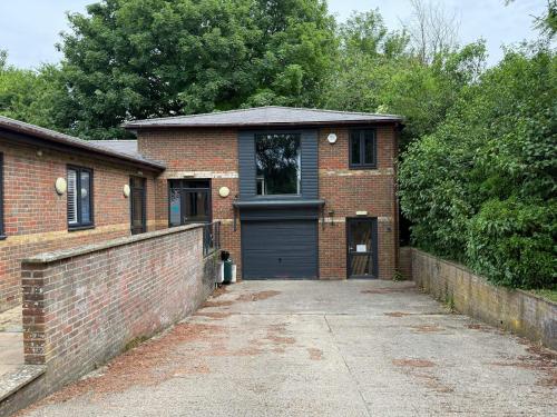 Unit 1 Dolphin House, Abbas Business Centre, Main Road, Itchen Abbas, Winchester, SO21