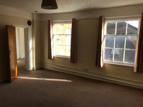 8 West Street, Farnham, GU9
