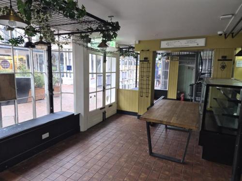 7 The Pantiles, Tunbridge Wells, TN2