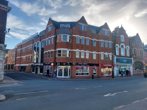 Bridge House, 97-101 High Street, Tonbridge, TN9