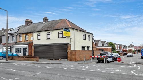 154 Rainham Road, Rainham, RM13