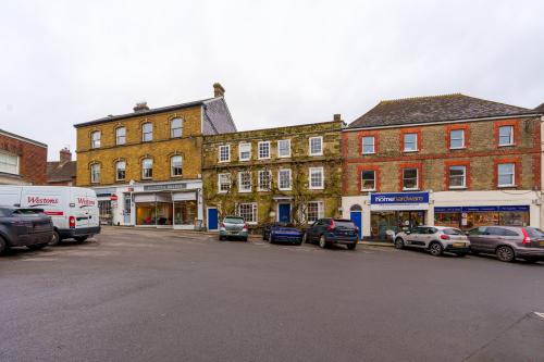 Wisteria House, Market Square, Petworth, GU28
