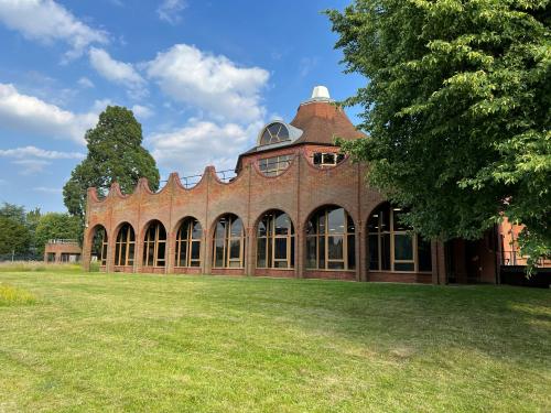 Pippbrook, Reigate Road, Dorking, RH4