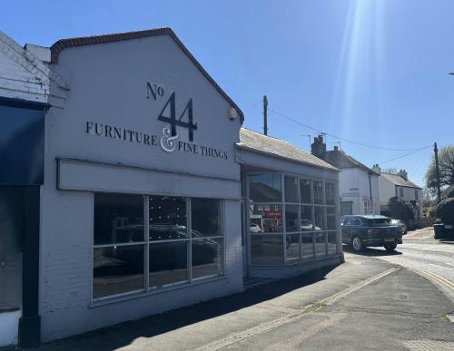44 Portsmouth Road, Cobham, KT11