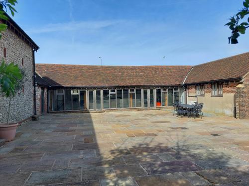 Unit 2 Cobbe Barns, Cobbe Place Farm, Beddingham, Lewes, BN8