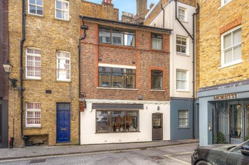 24 Masons Yard, St James, London, SW1Y