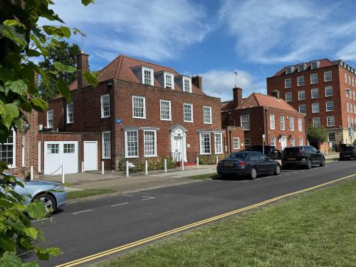 10, Parkway, Welwyn Garden City, AL8