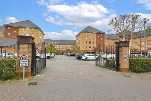 Flat 26, St. Peters Street, Scotney Gardens, Maidstone, ME16