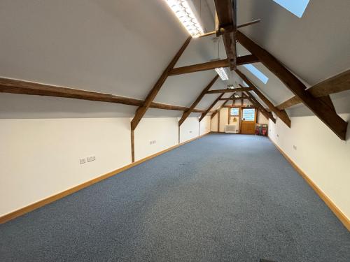 The Cattle Barn, Upper Ashfield Farm, Hoe Lane, Romsey, SO51