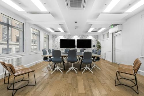 41-42 Eastcastle Street, Fitzrovia, London, W1W