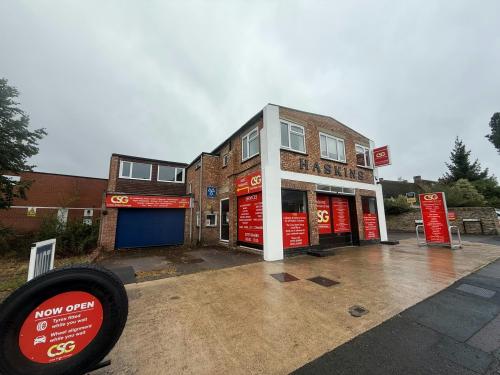 Showroom facility, 10 High Street, Wroughton, SN4