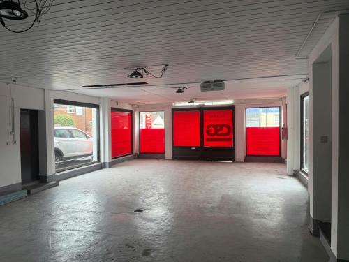 Showroom facility, 10 High Street, Wroughton, SN4