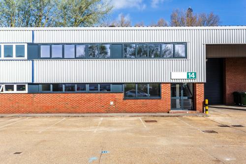 Unit 14, Stocklake Park Industrial Estate, Farmbrough Close, Aylesbury, HP20