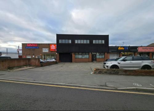 Unit 5, Chingford Industrial Centre, Hall Lane, Chingford, London, E4