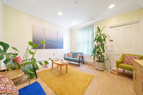 Lansdowne House, St. Peters Way, Harlington, UB3