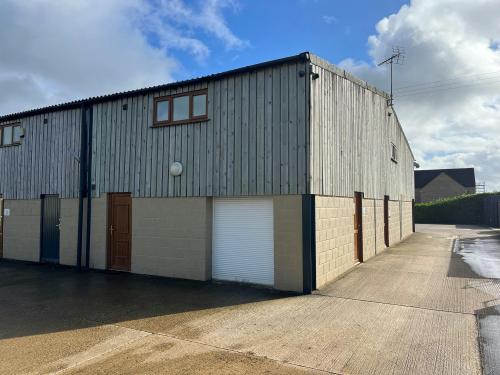 Unit 2, Manor Hill Farm, Purton, Swindon, SN5
