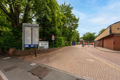Unit 3, Mountbatten Business Centre, Millbrook Road East, Southampton, SO15