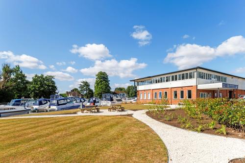 Marine House, Ferry Lane, Cookham Bridge, Cookham-on-Thames, SL6