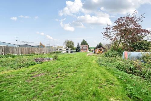 Far View, The Common, West Drayton, UB7